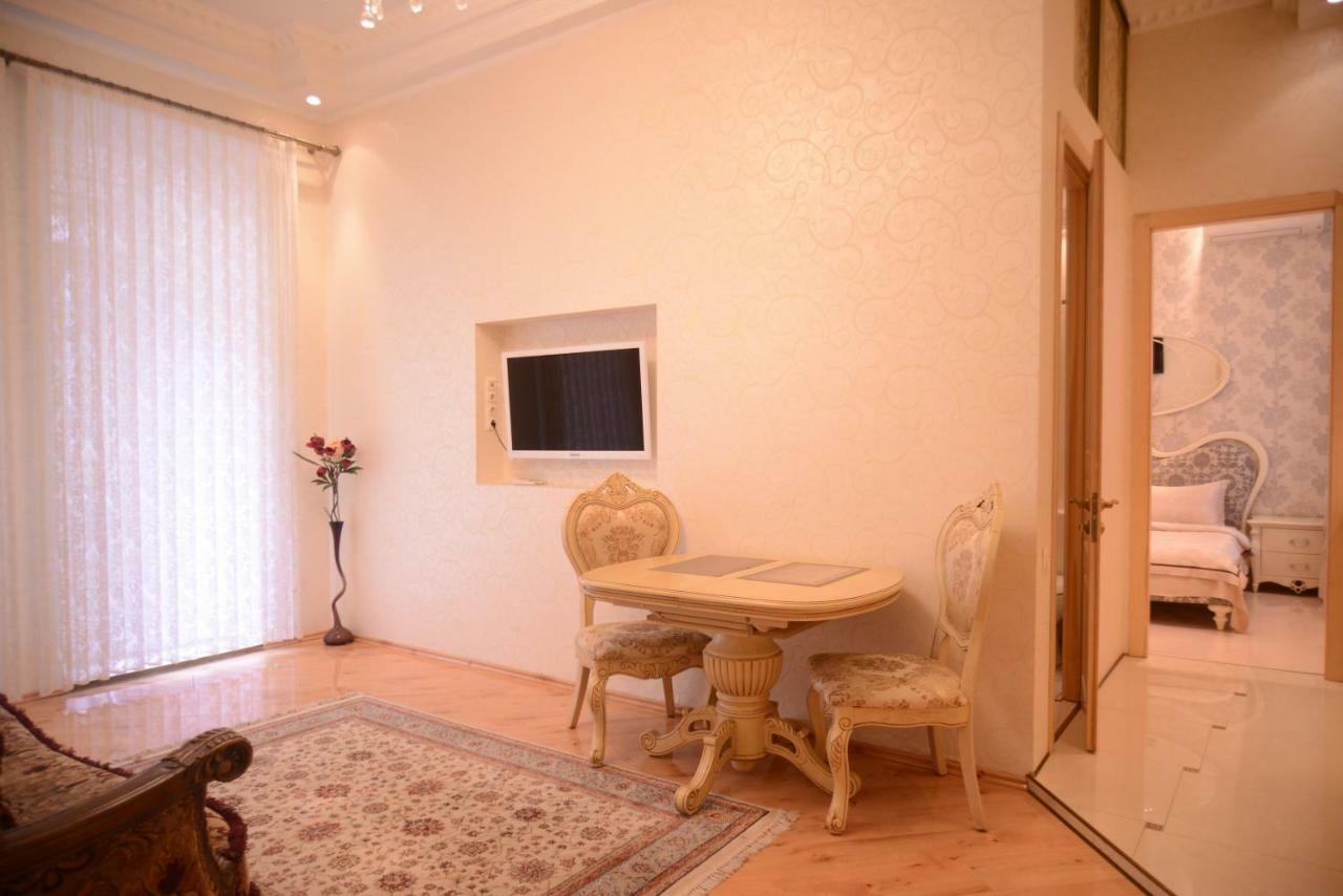Apartment For Rent On Deribasovskaya Street Odesa Exterior photo